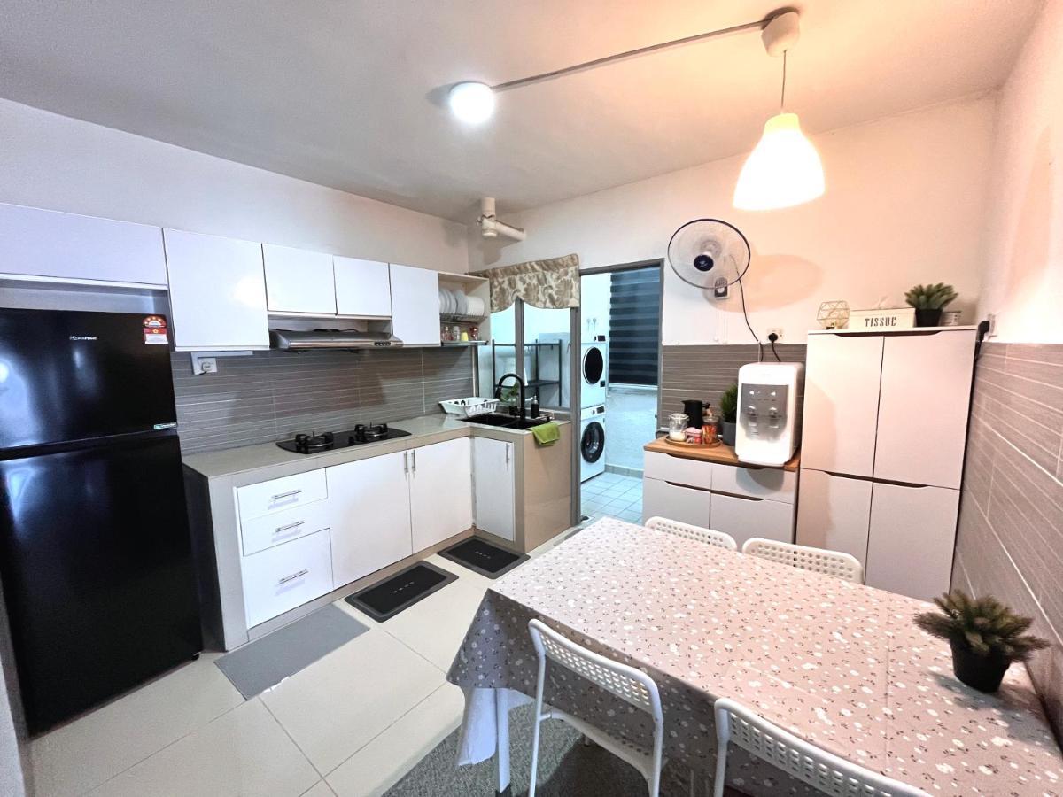 Naura Homestay Selangor Kuala Lumpur バトゥ洞窟 エクステリア 写真