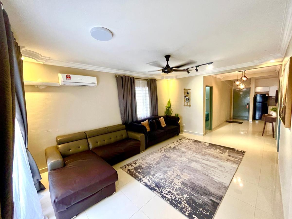 Naura Homestay Selangor Kuala Lumpur バトゥ洞窟 エクステリア 写真